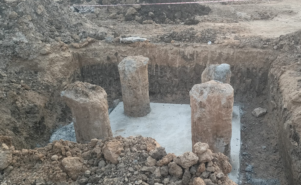 Foundation piling machine drilling deep pile foundation for commercial building construction in Ahmedabad, gujarat .